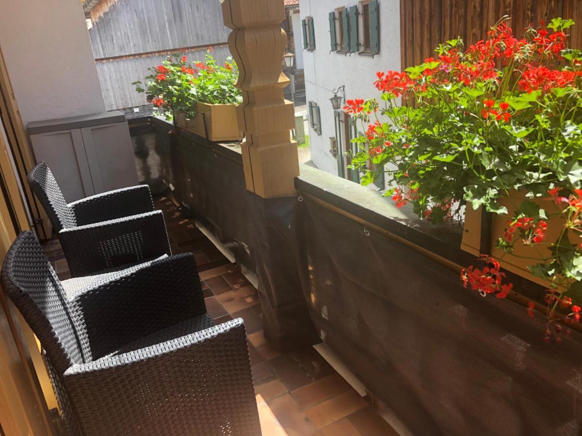 Gaestehaus U Ferienwohnungen Veronika Incl Fruehstuecksbuffet Und Koenigscard Mit 200 Kostenlosen Attraktionen Unterammergau Ngoại thất bức ảnh