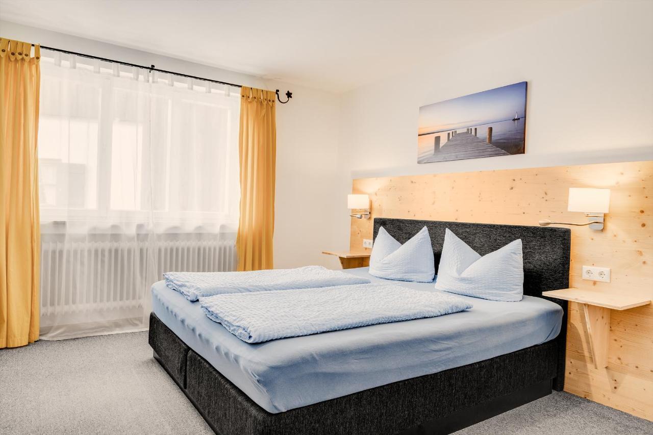 Gaestehaus U Ferienwohnungen Veronika Incl Fruehstuecksbuffet Und Koenigscard Mit 200 Kostenlosen Attraktionen Unterammergau Ngoại thất bức ảnh