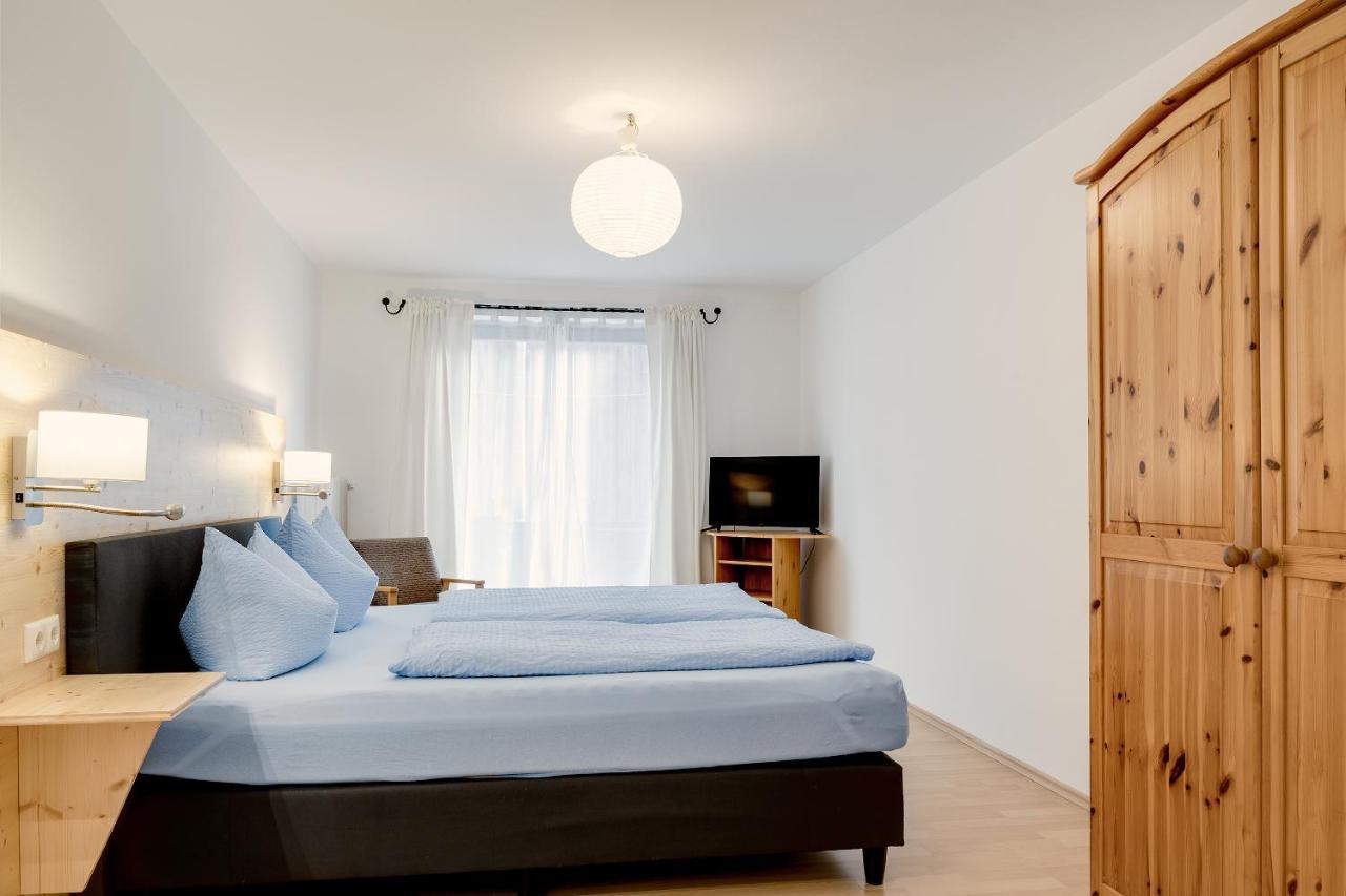 Gaestehaus U Ferienwohnungen Veronika Incl Fruehstuecksbuffet Und Koenigscard Mit 200 Kostenlosen Attraktionen Unterammergau Ngoại thất bức ảnh