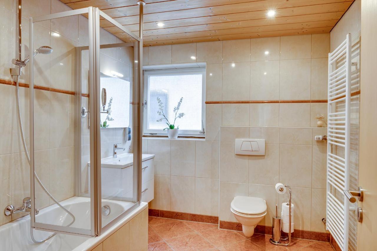 Gaestehaus U Ferienwohnungen Veronika Incl Fruehstuecksbuffet Und Koenigscard Mit 200 Kostenlosen Attraktionen Unterammergau Ngoại thất bức ảnh
