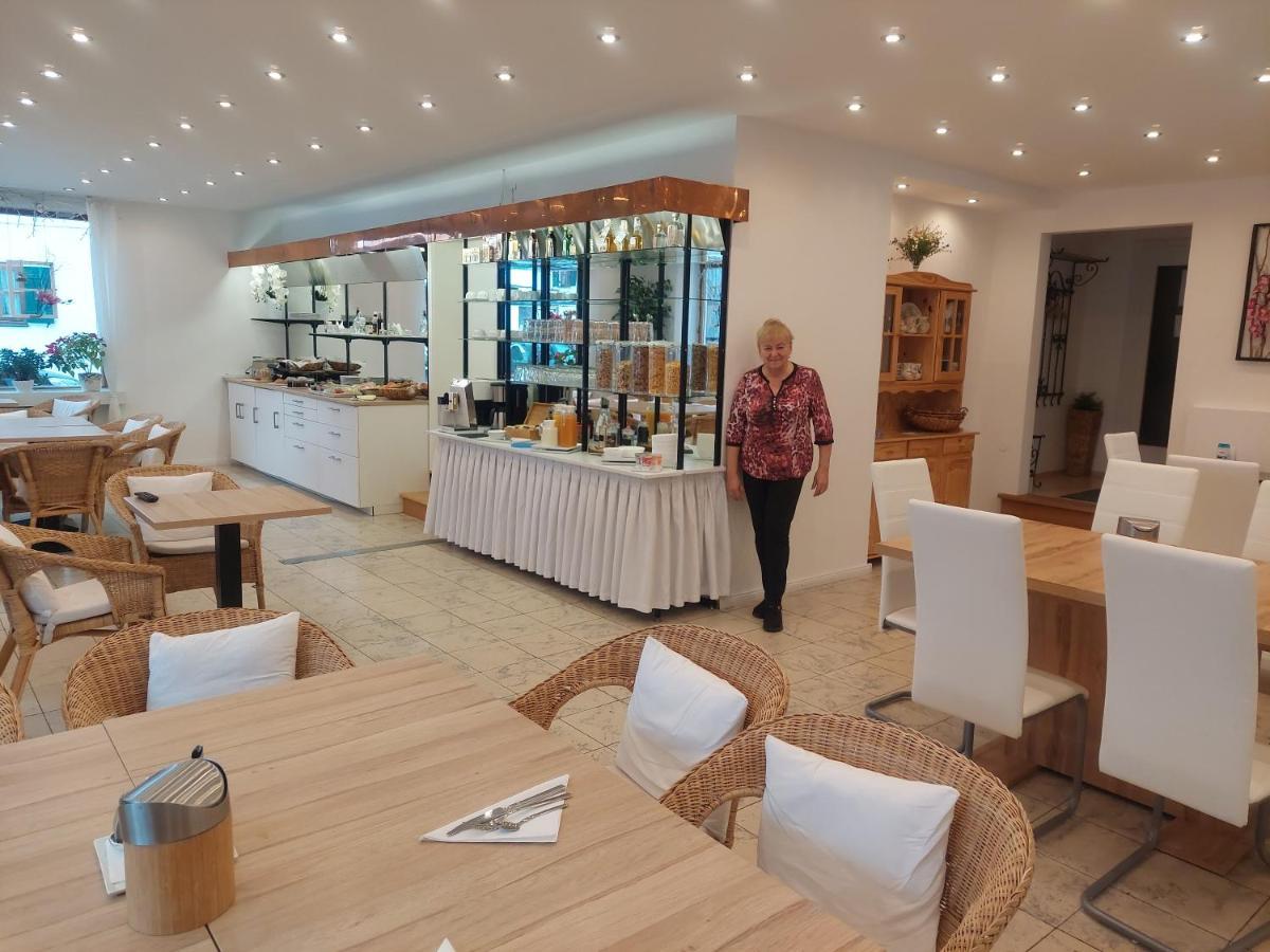 Gaestehaus U Ferienwohnungen Veronika Incl Fruehstuecksbuffet Und Koenigscard Mit 200 Kostenlosen Attraktionen Unterammergau Ngoại thất bức ảnh
