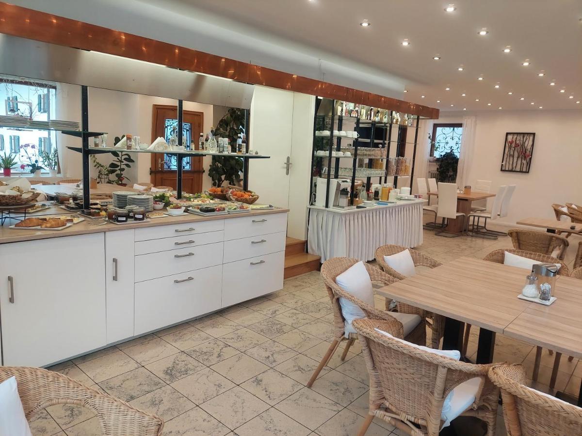 Gaestehaus U Ferienwohnungen Veronika Incl Fruehstuecksbuffet Und Koenigscard Mit 200 Kostenlosen Attraktionen Unterammergau Ngoại thất bức ảnh