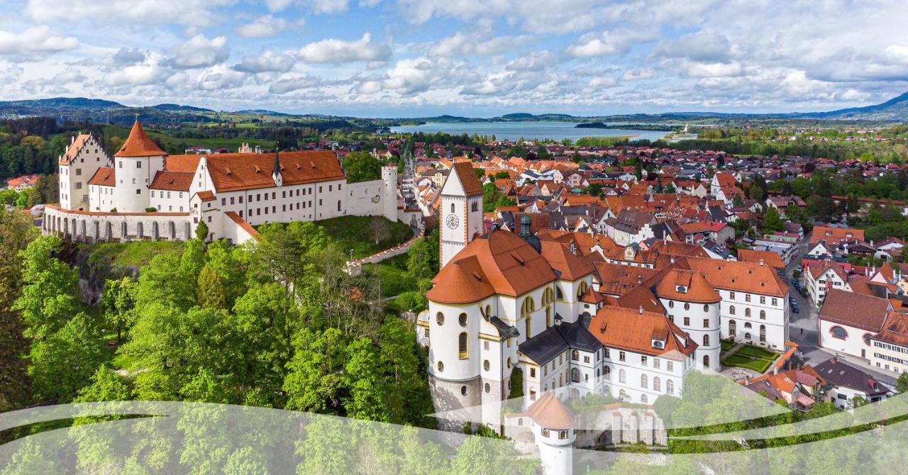 Gaestehaus U Ferienwohnungen Veronika Incl Fruehstuecksbuffet Und Koenigscard Mit 200 Kostenlosen Attraktionen Unterammergau Ngoại thất bức ảnh