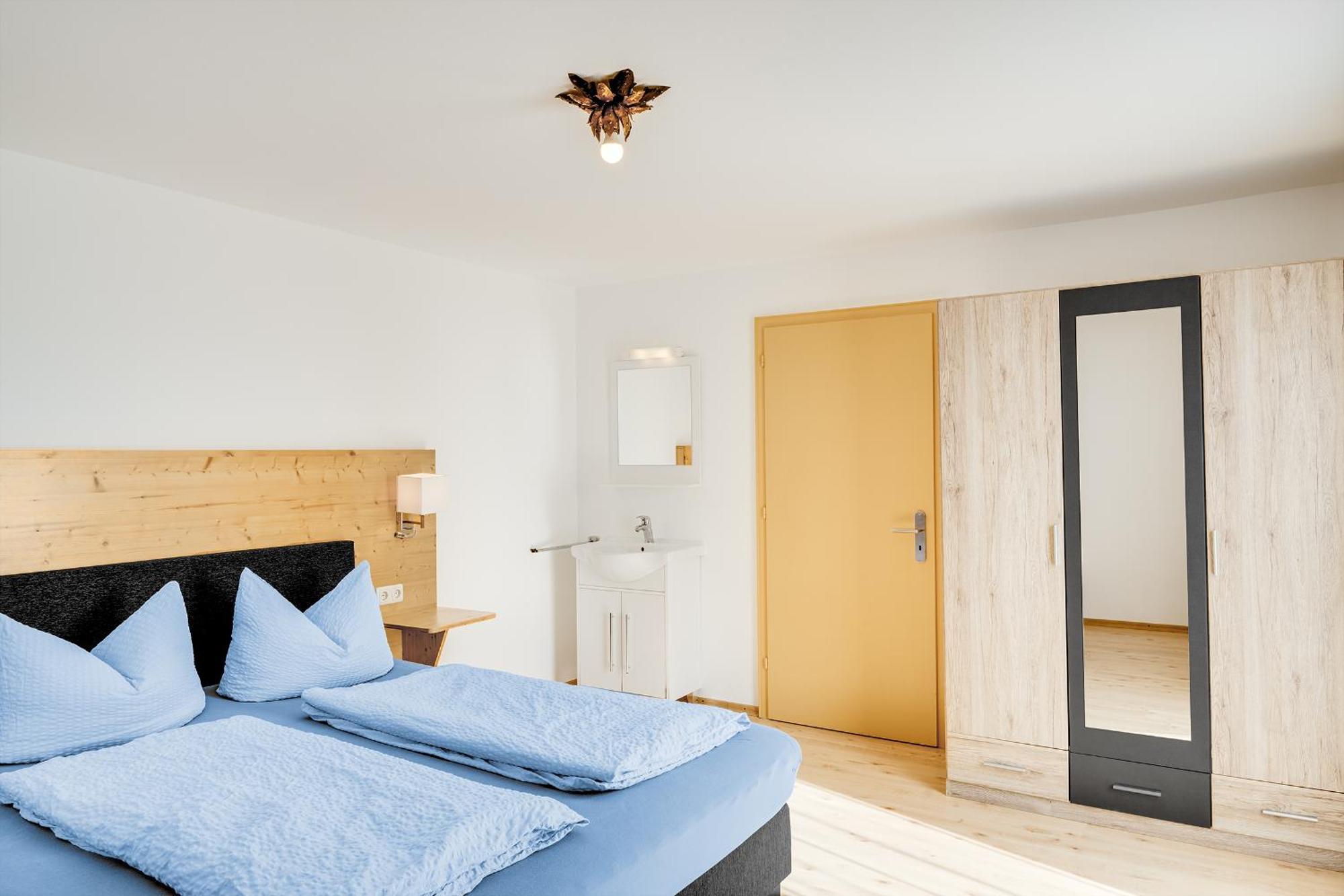 Gaestehaus U Ferienwohnungen Veronika Incl Fruehstuecksbuffet Und Koenigscard Mit 200 Kostenlosen Attraktionen Unterammergau Ngoại thất bức ảnh