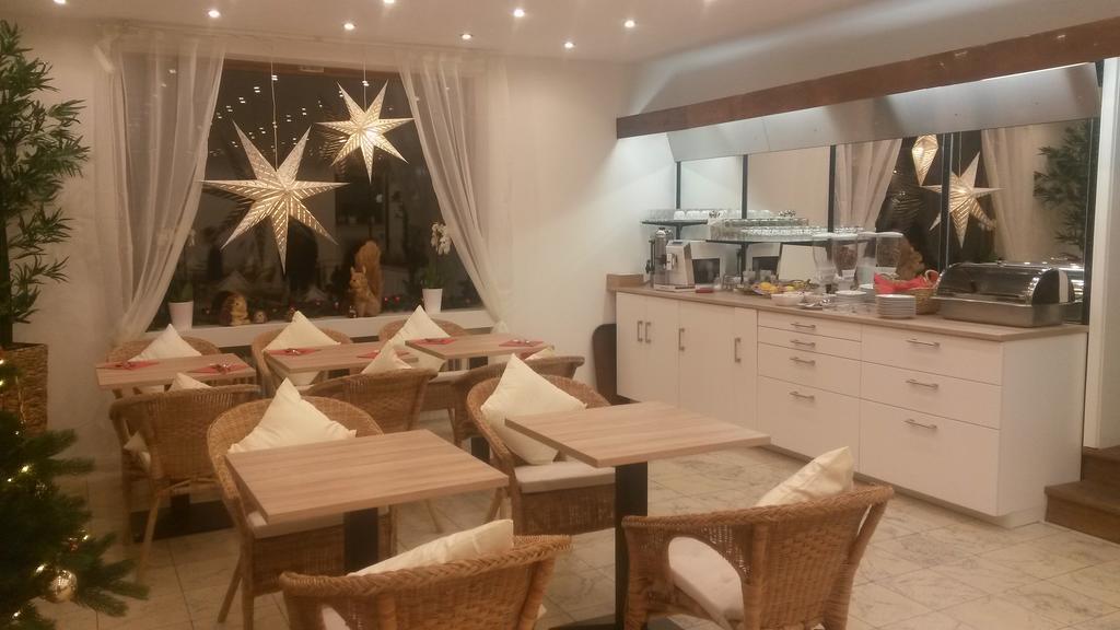 Gaestehaus U Ferienwohnungen Veronika Incl Fruehstuecksbuffet Und Koenigscard Mit 200 Kostenlosen Attraktionen Unterammergau Ngoại thất bức ảnh