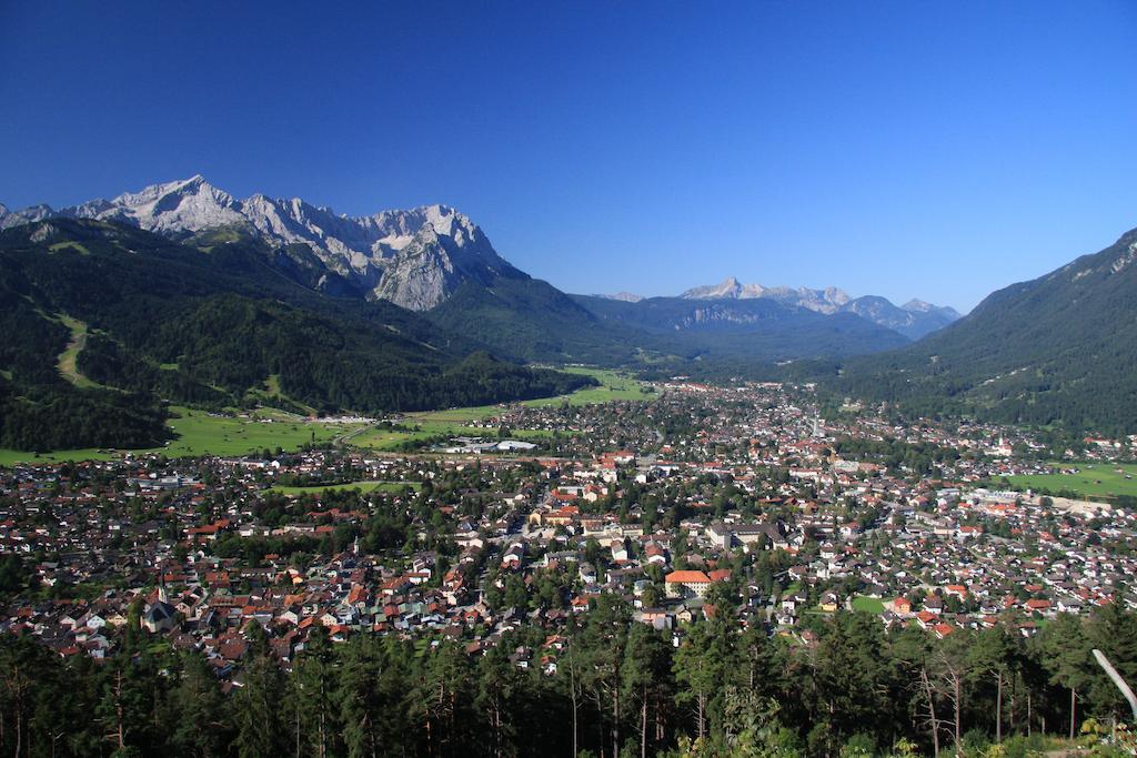 Gaestehaus U Ferienwohnungen Veronika Incl Fruehstuecksbuffet Und Koenigscard Mit 200 Kostenlosen Attraktionen Unterammergau Phòng bức ảnh